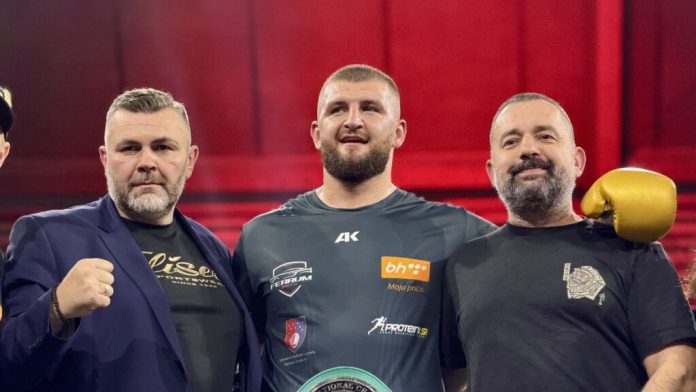 Ahmed Krnjić slavi nakon osvajanja WBC International Silver pojasa u Novom Pazaru