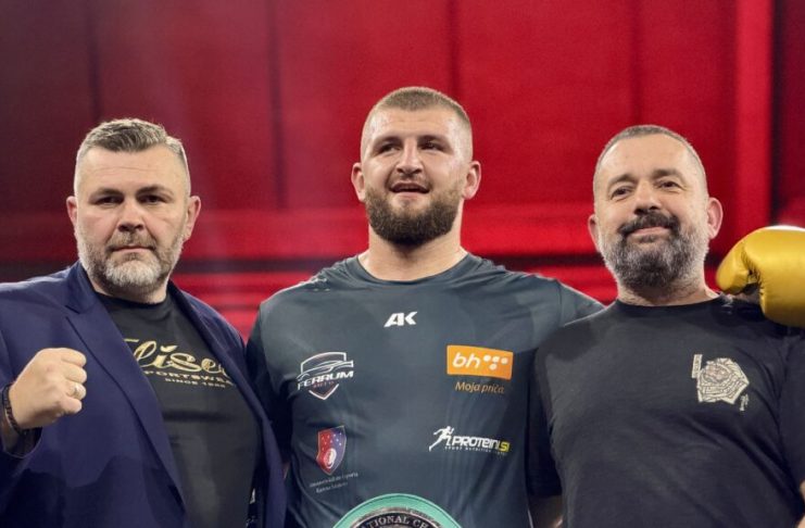 Ahmed Krnjić slavi nakon osvajanja WBC International Silver pojasa u Novom Pazaru