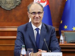 Zgrada Vlade Srbije u Beogradu i najava raspuštanja Skupštine radi izbora