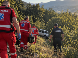Policijske patrole i ekipa Hitne pomoći na mestu saobraćajne nezgode kod Novog Pazara