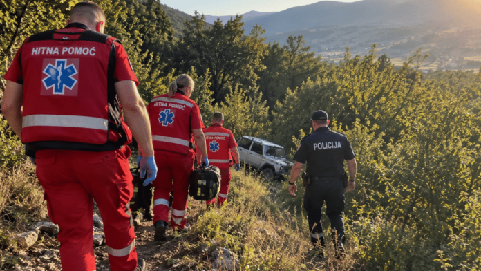Policijske patrole i ekipa Hitne pomoći na mestu saobraćajne nezgode kod Novog Pazara