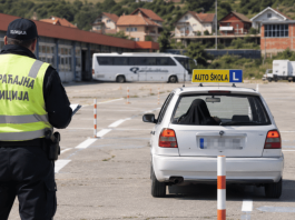 Ilustracija vozačkog ispita u autoškoli u Novom Pazaru