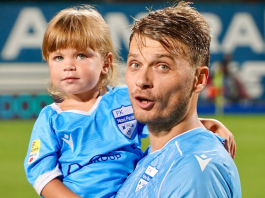 Fotoreporter Hakija Ramović zabeležio emotivne trenutke na stadionu u Novom Pazaru tokom meča.