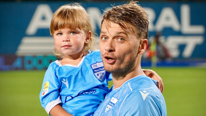 Fotoreporter Hakija Ramović zabeležio emotivne trenutke na stadionu u Novom Pazaru tokom meča.