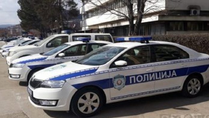 Policijska traka i ulica u blizini naselja Jerka kod Novog Pazara