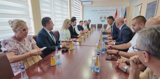 Privrednici iz Uzbekistana razgovarali s Novim Pazarom Delegacija iz Uzbekistana i privrednici Novog Pazara na sastanku u Gradskoj upravi