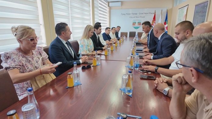 Delegacija iz Uzbekistana i privrednici Novog Pazara na sastanku u Gradskoj upravi