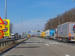 Kamioni i granični prijelaz prema državama članicama EU, ilustracija protesta transportera.