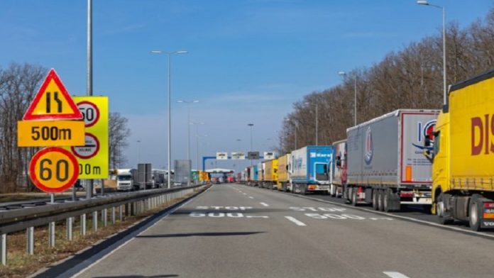Kamioni i granični prijelaz prema državama članicama EU, ilustracija protesta transportera.
