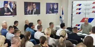 SNS u Novom Pazaru najavio intenzivniju kampanju na terenu Radni sastanak Gradskog odbora SNS u Novom Pazaru