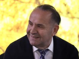 Rasim Ljajić tokom minuta ćutanja na utakmici Crvene zvezde i Partizana