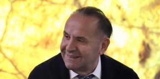 Šta se očekivalo od Rasima Ljajića na minut ćutanja Rasim Ljajić tokom minuta ćutanja na utakmici Crvene zvezde i Partizana