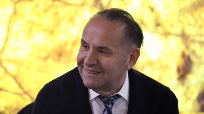 Rasim Ljajić tokom minuta ćutanja na utakmici Crvene zvezde i Partizana