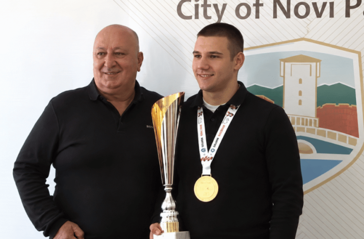 Muhamed Dupljak sa zlatnom medaljom nakon osvajanja titule u lou-kiku