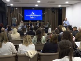 Učesnici prve konferencije Udruženja ISKRA u Novom Pazaru