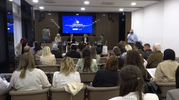 Učesnici prve konferencije Udruženja ISKRA u Novom Pazaru