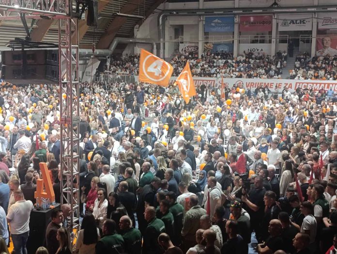 Sportska hala „Pendik“ u Novom Pazaru tokom predizbornog skupa liste „Rasim Ljajić – Ljudski“