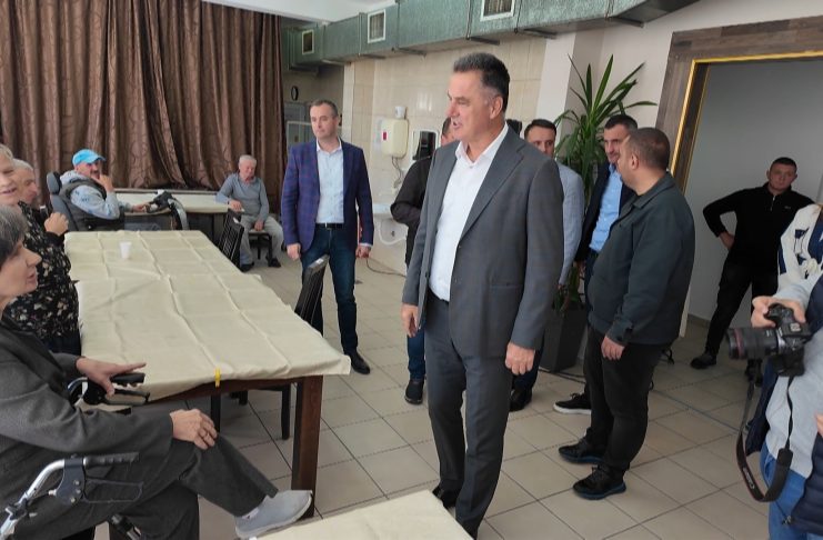 Nihat Biševac tokom obilaska Gerontološkog centra u Novom Pazaru