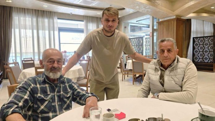 Fotografija Fikreta Grbovića, Envera Gusinca i Adema Ljajića u istom kadru
