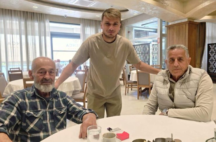 Fotografija Fikreta Grbovića, Envera Gusinca i Adema Ljajića u istom kadru