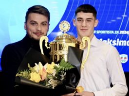 Andrija Maksimović slavi pogodak u Bundesligi protiv Lajpciga