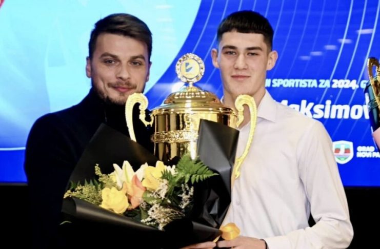 Andrija Maksimović slavi pogodak u Bundesligi protiv Lajpciga