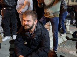 Adem Mavrić tokom proslave pobede Studentske liste u centru Novog Pazara