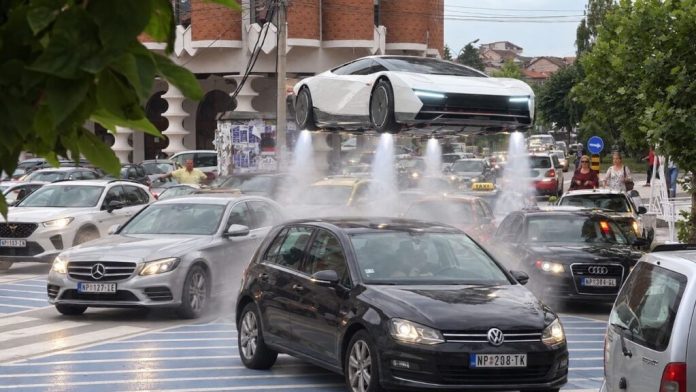 Ilustracija ili fotografija Teslinog električnog Roadstera tokom demonstracije tehnologije potisnika